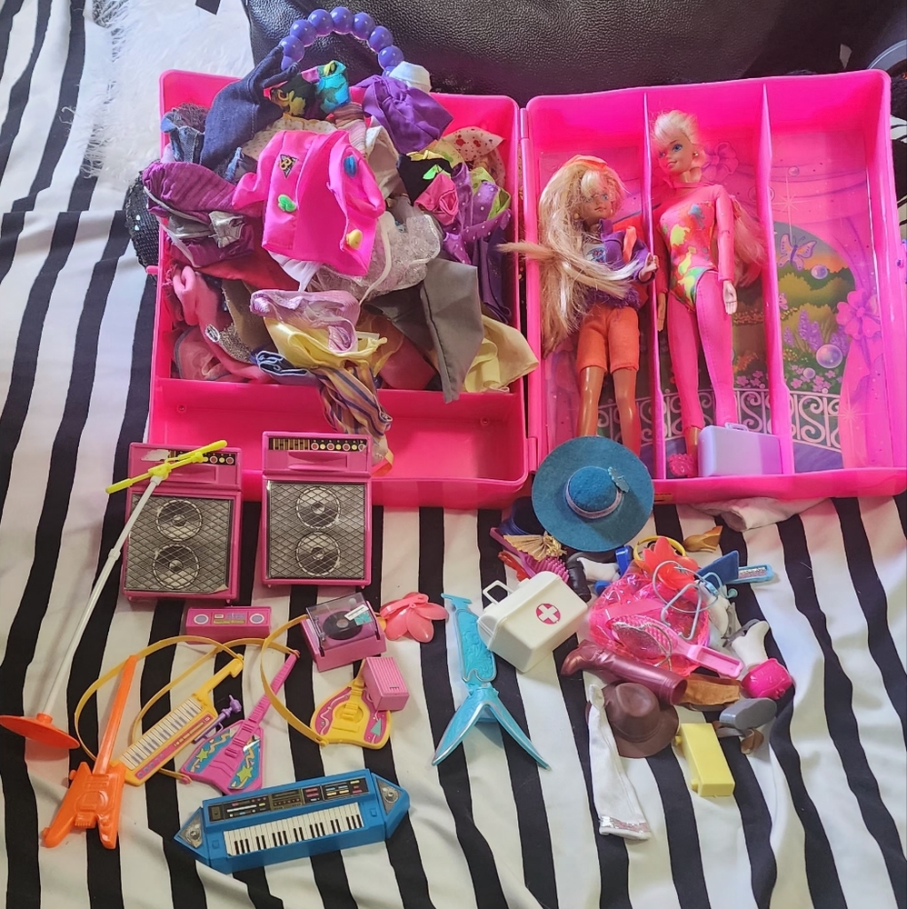 90s barbie deluxe trunk full with clothes and accessories